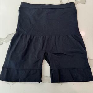 It Figures shape wear bottoms black size large